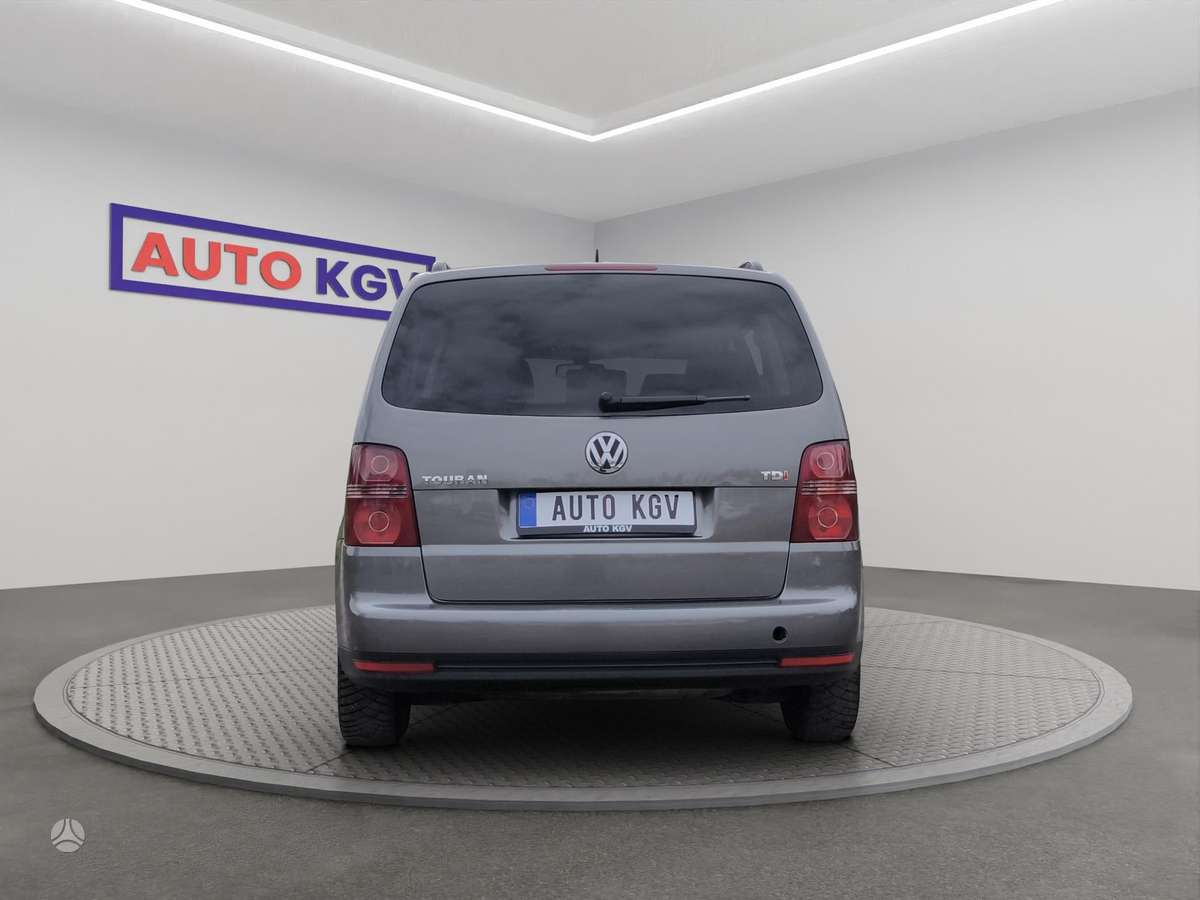 Volkswagen Touran - 4