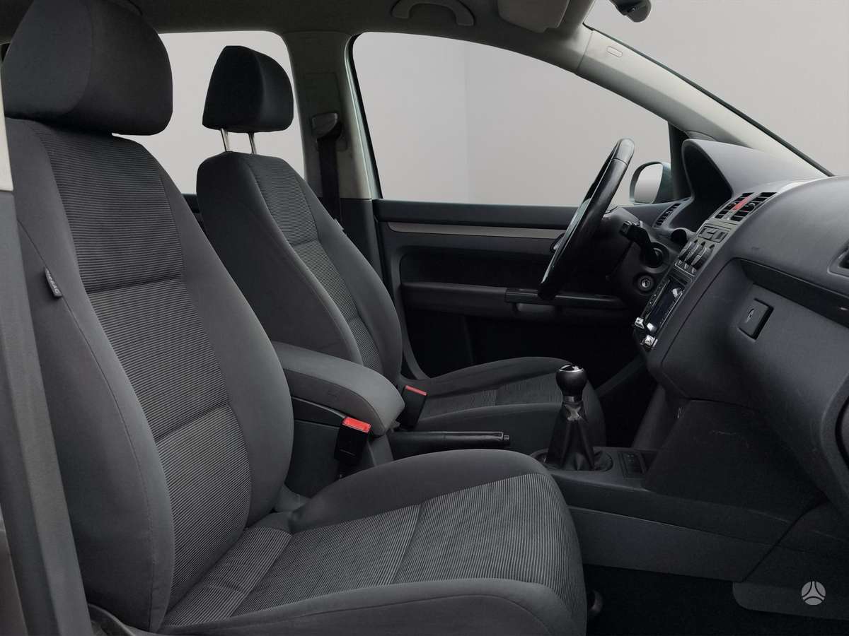 Volkswagen Touran - 8