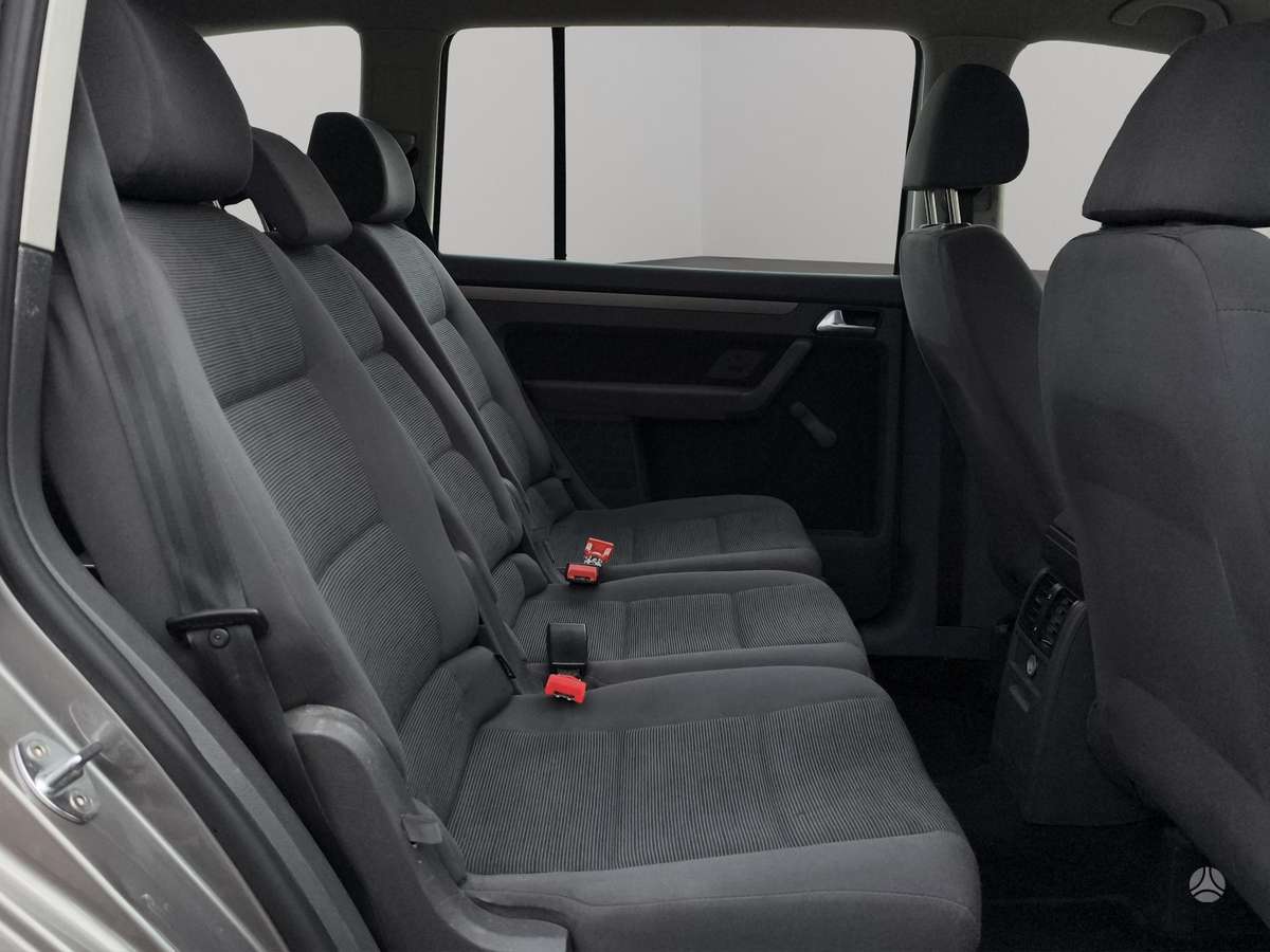 Volkswagen Touran - 9