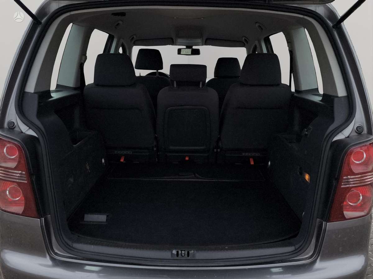 Volkswagen Touran - 10