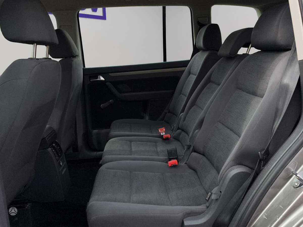 Volkswagen Touran - 11