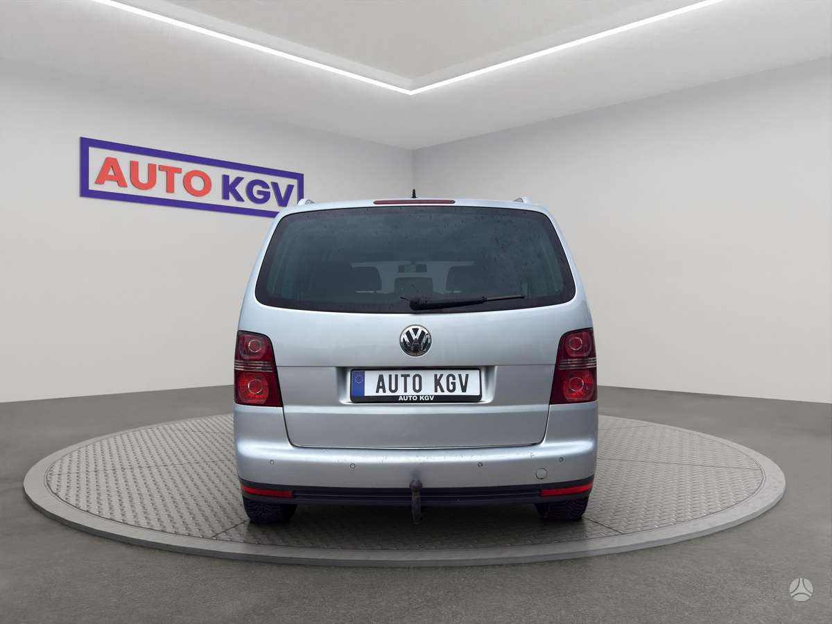 Volkswagen Touran - 4