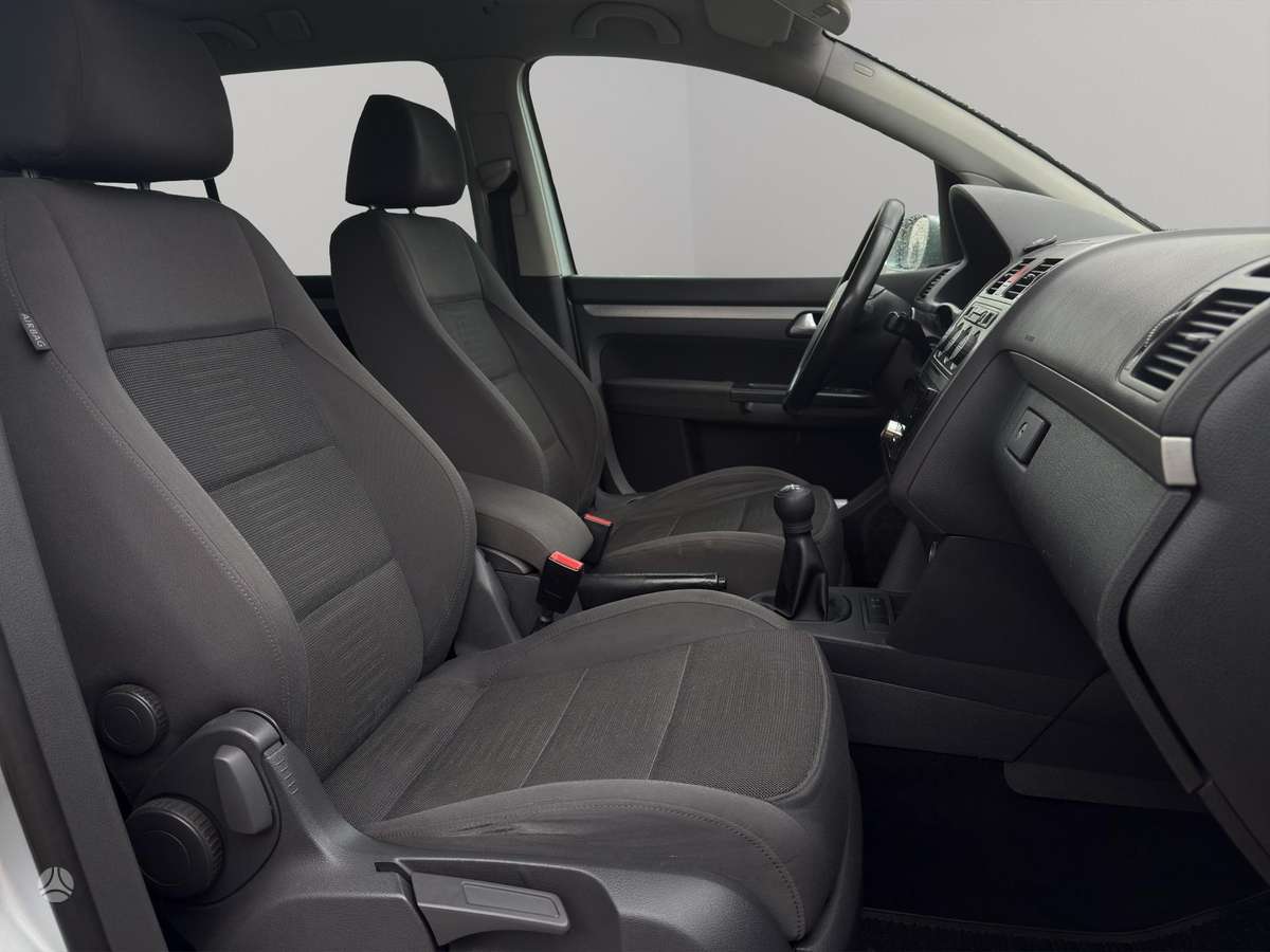 Volkswagen Touran - 8