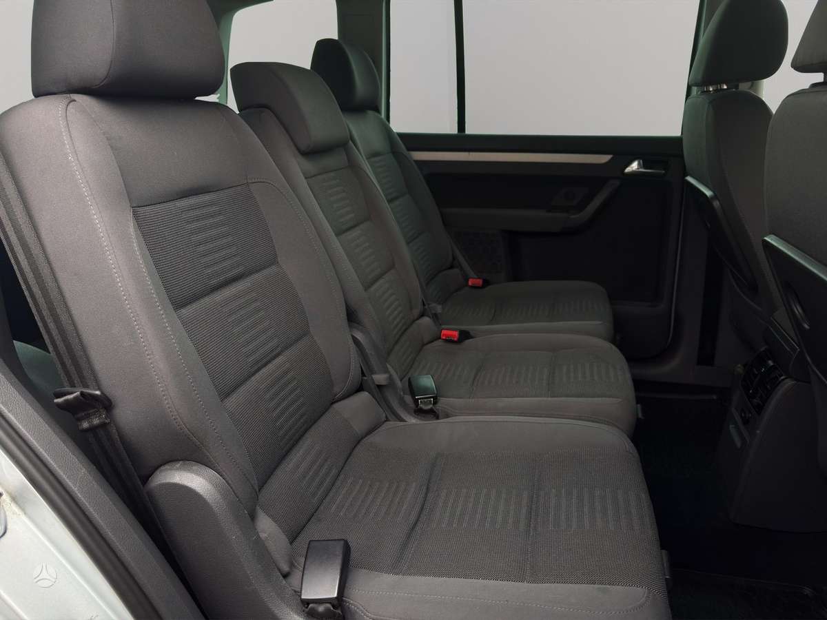Volkswagen Touran - 9