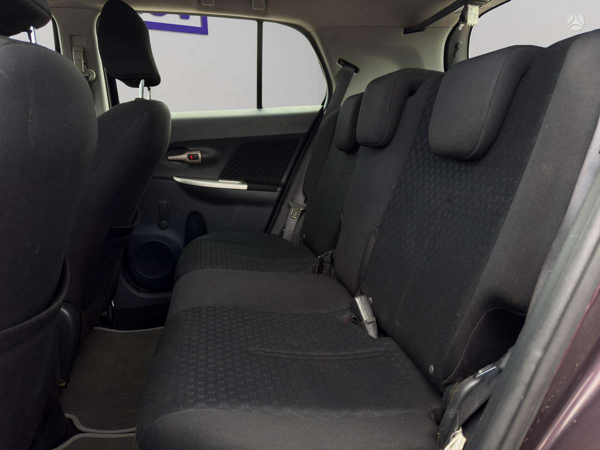 Toyota Urban Cruiser - 11