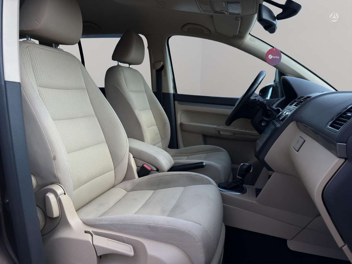 Volkswagen Touran - 8