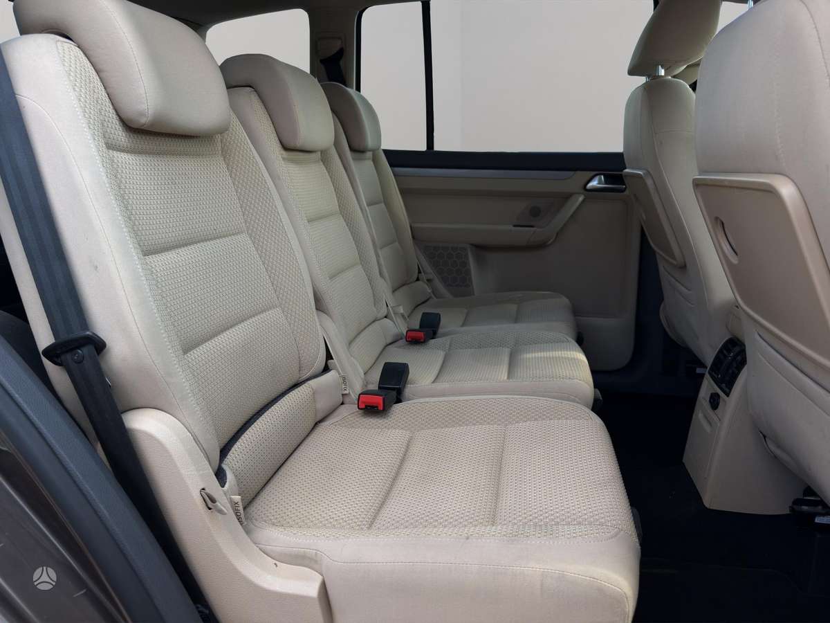 Volkswagen Touran - 9