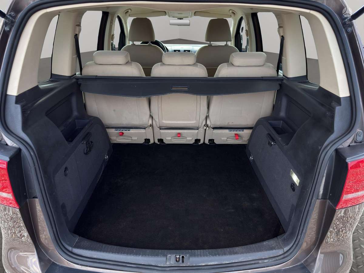 Volkswagen Touran - 10