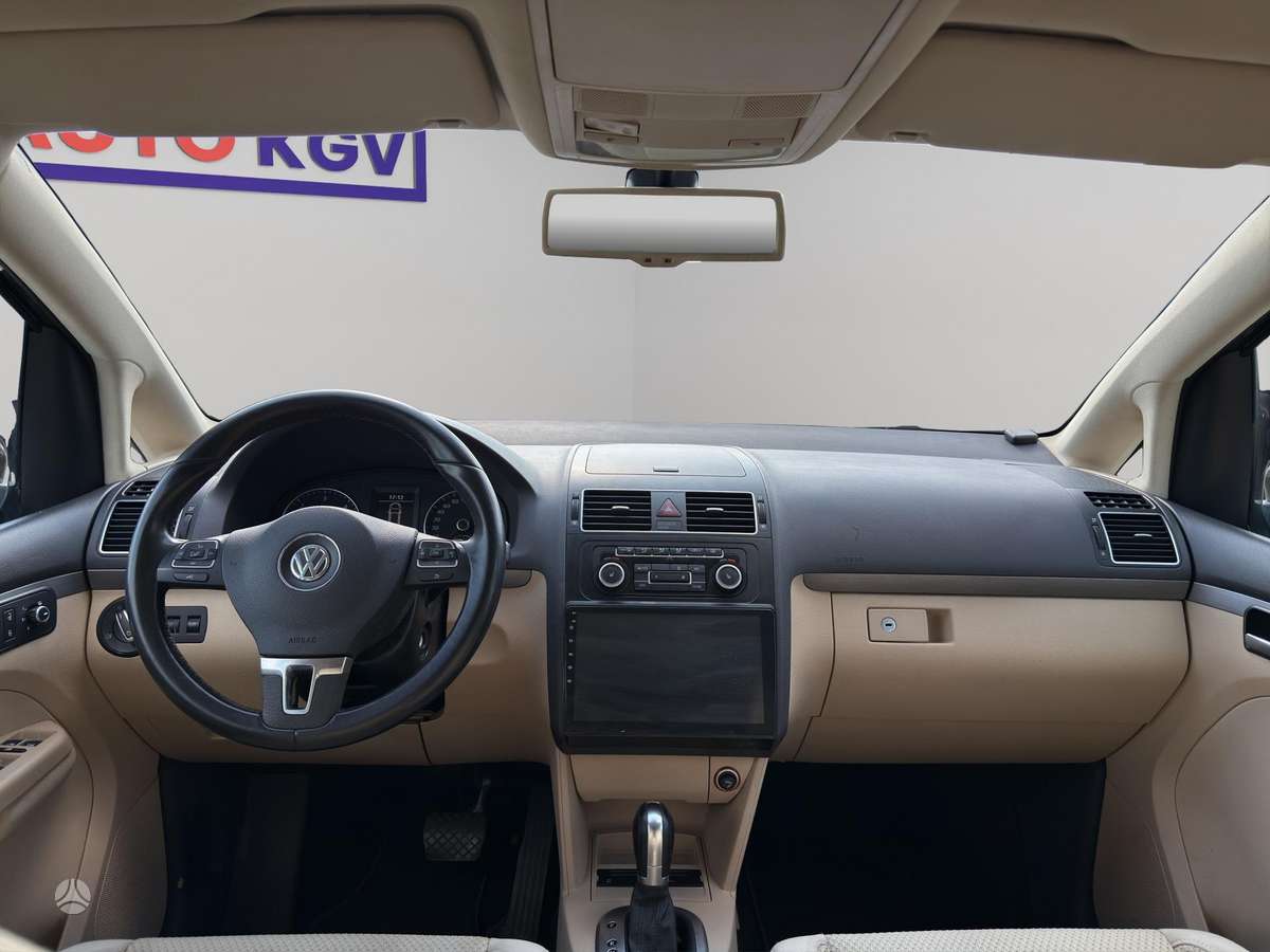 Volkswagen Touran - 12