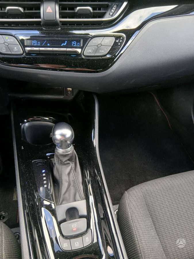 Toyota C-HR - 10
