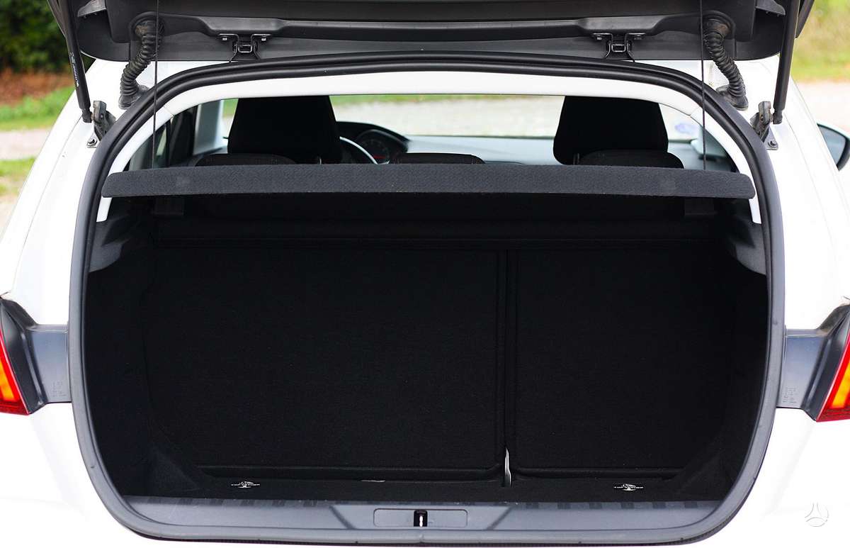 Peugeot 308, 1.2 l., hatchback