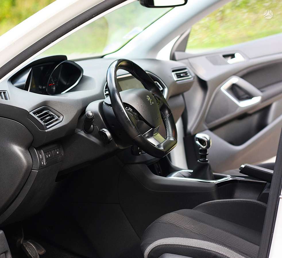 Peugeot 308, 1.2 l., hatchback