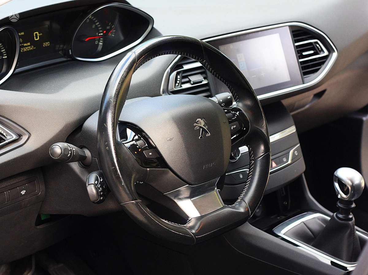 Peugeot 308, 1.2 l., hatchback