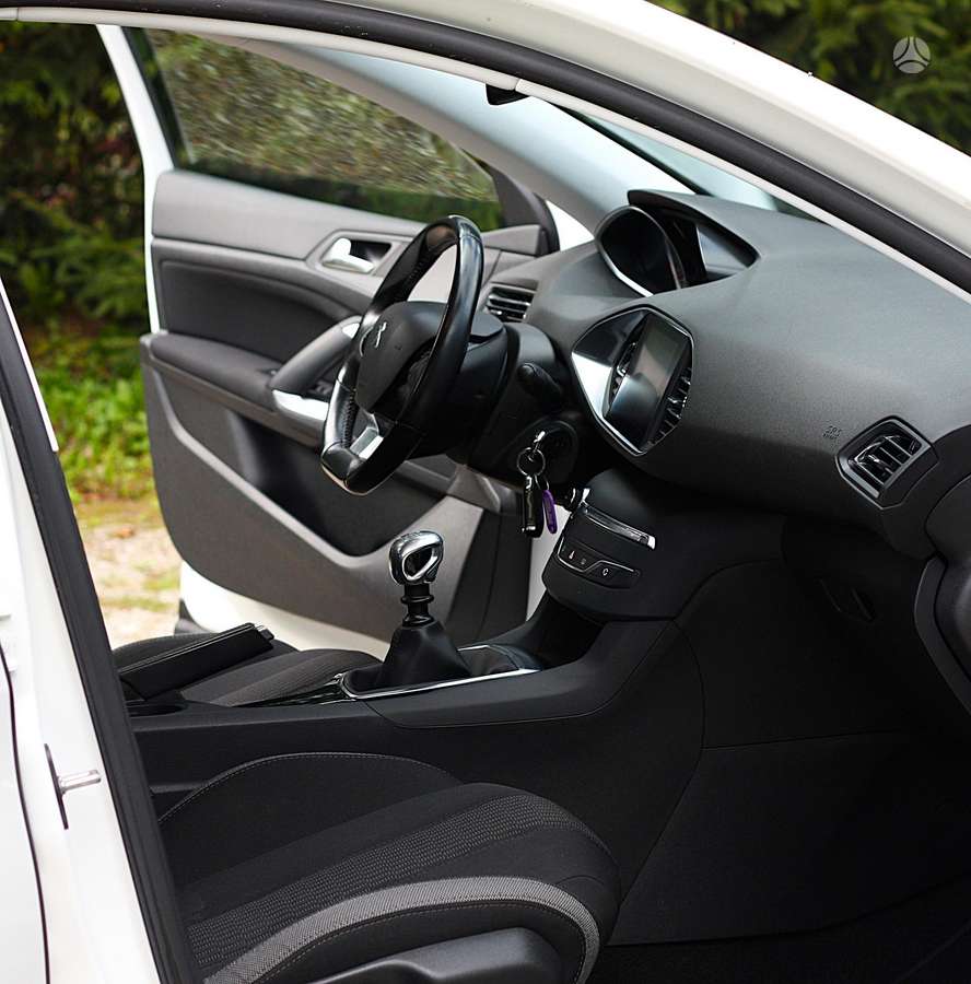 Peugeot 308, 1.2 l., hatchback