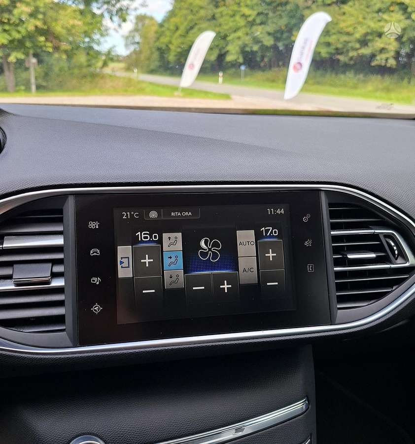 Peugeot 308, 1.2 l., hatchback