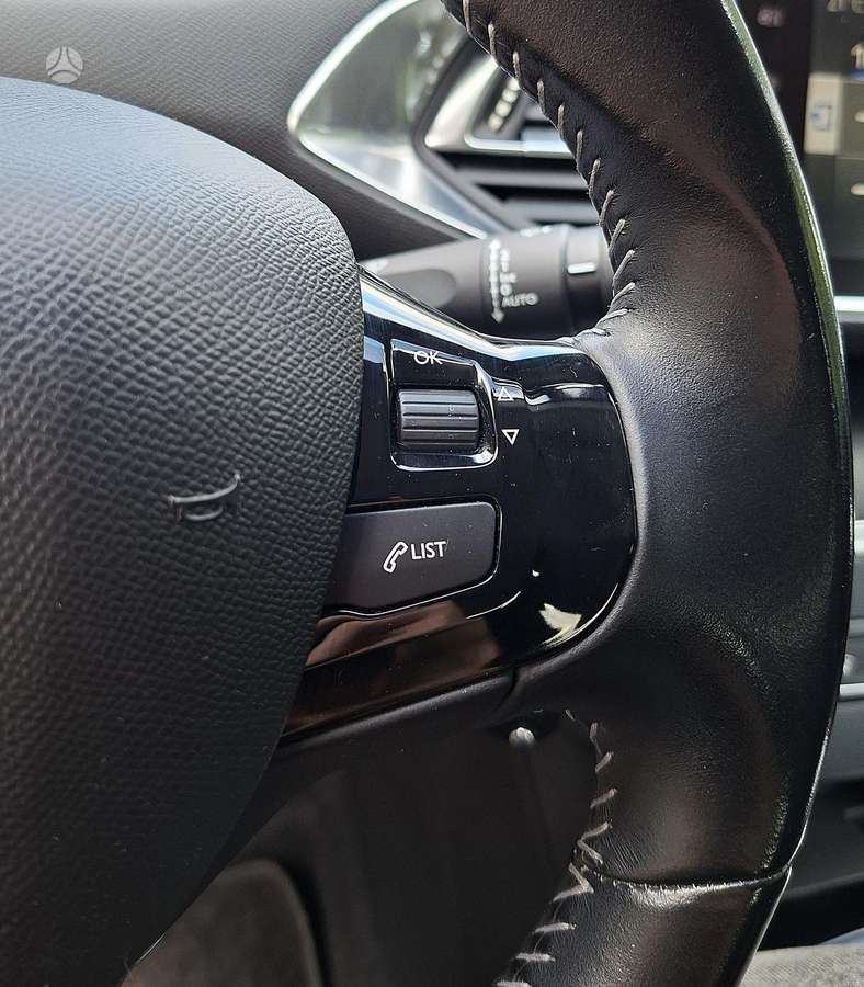 Peugeot 308, 1.2 l., hatchback