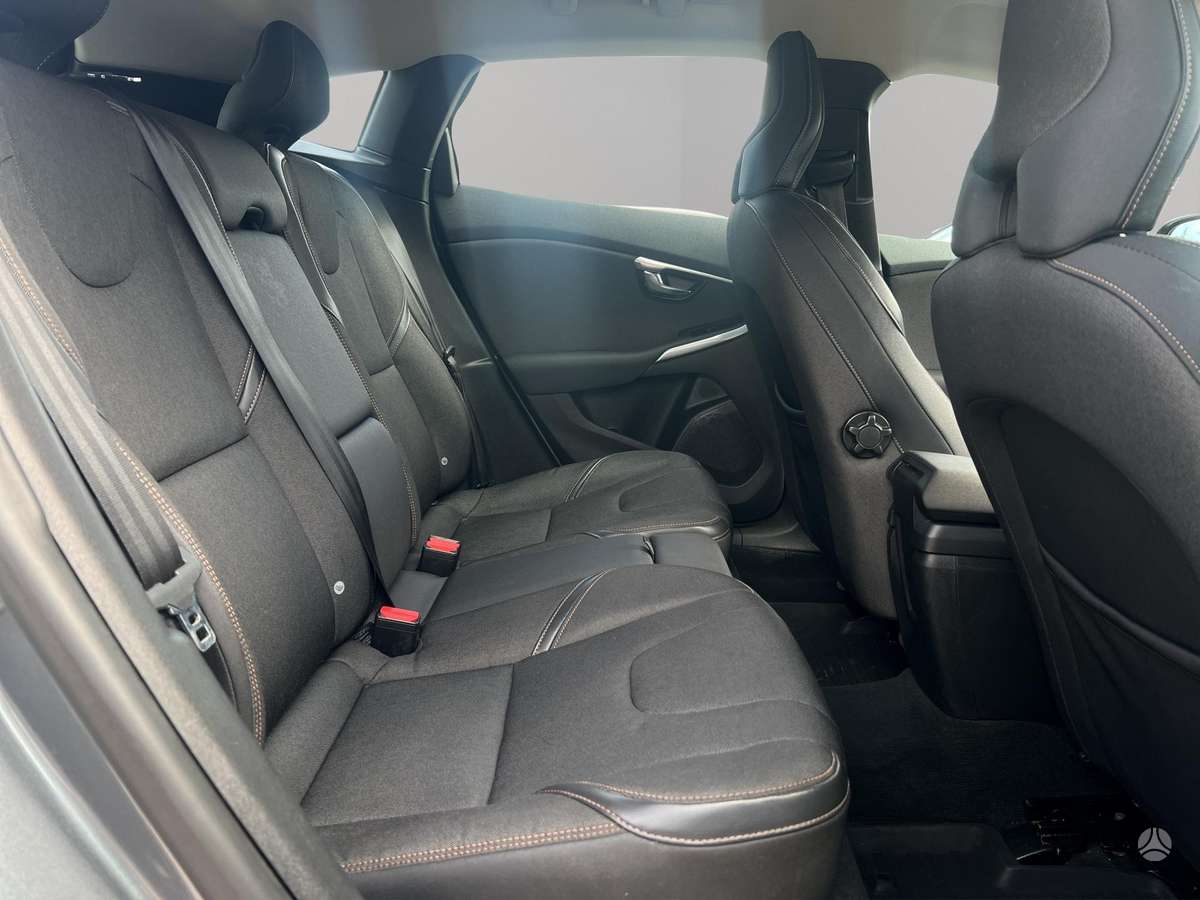 Volvo V40 Cross Country - 9
