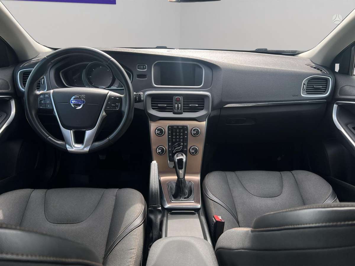 Volvo V40 Cross Country - 12