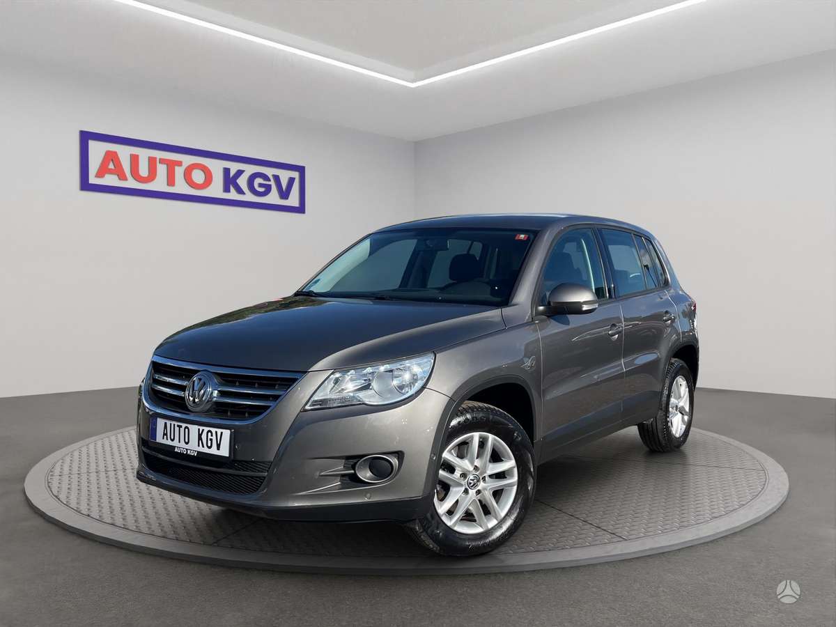 Volkswagen Tiguan - 1