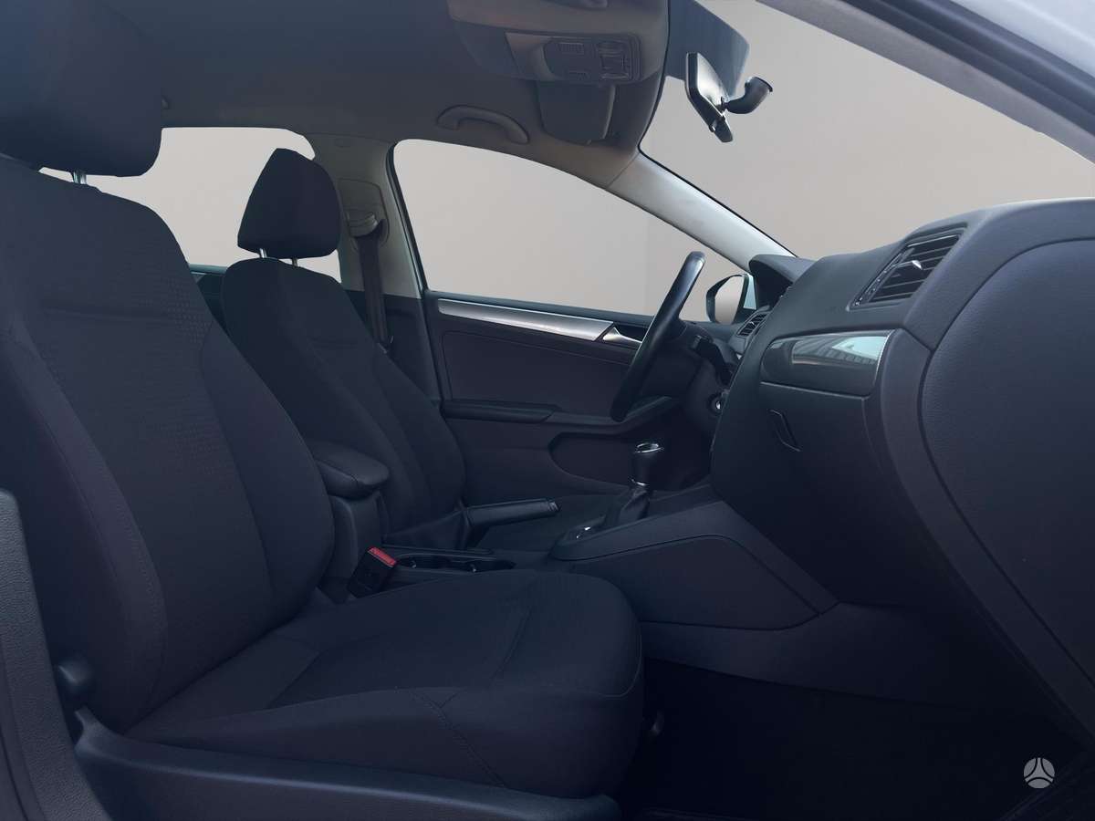 Volkswagen Jetta - 8