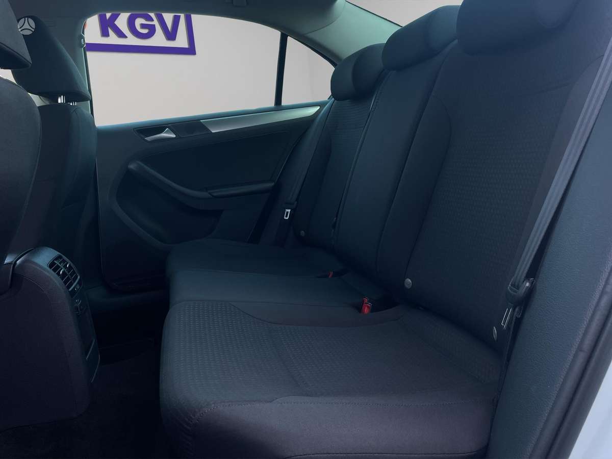 Volkswagen Jetta - 11