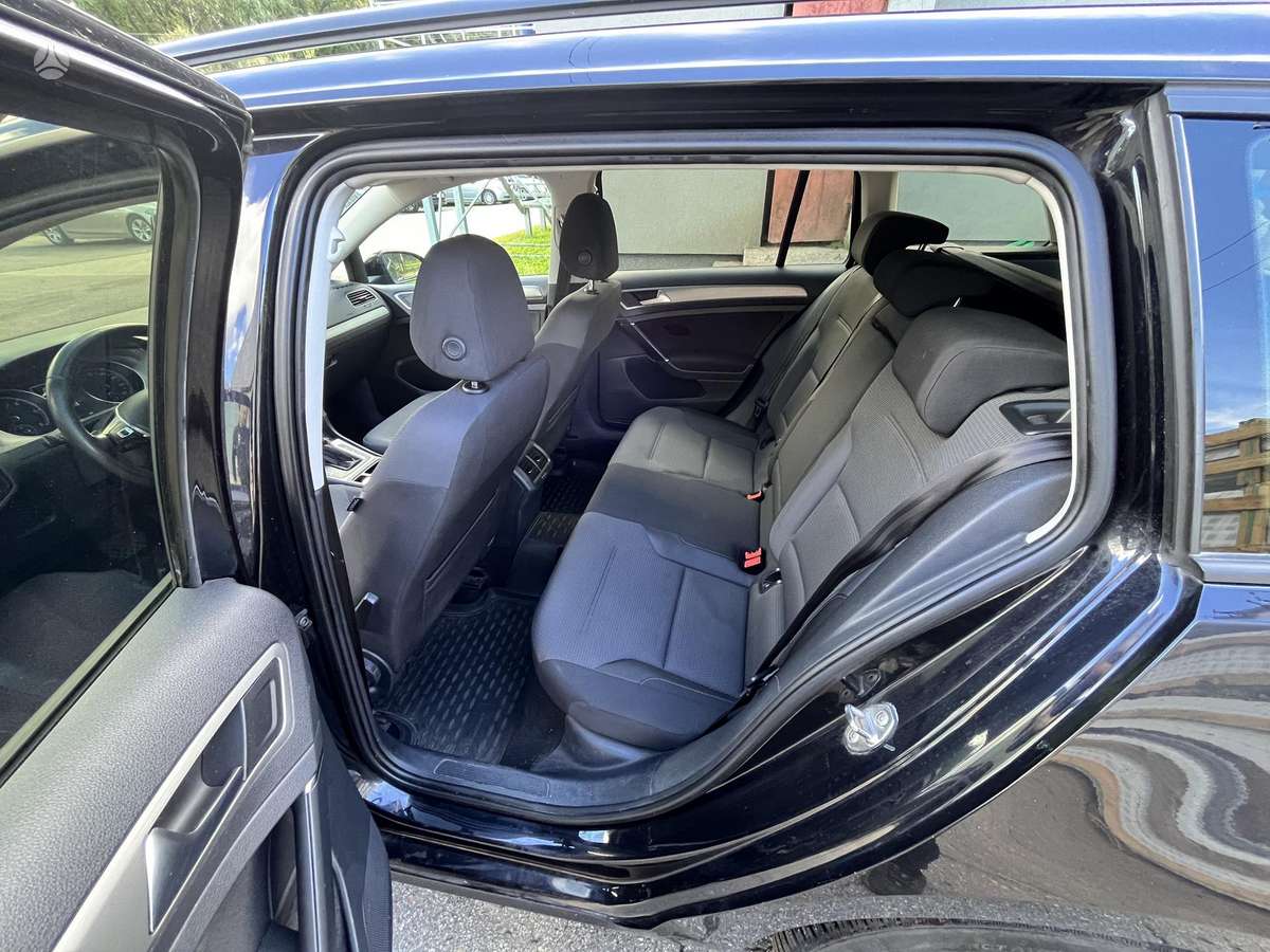 Volkswagen Golf - 10