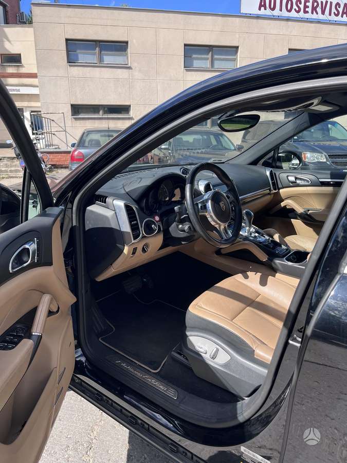Porsche Cayenne - 8