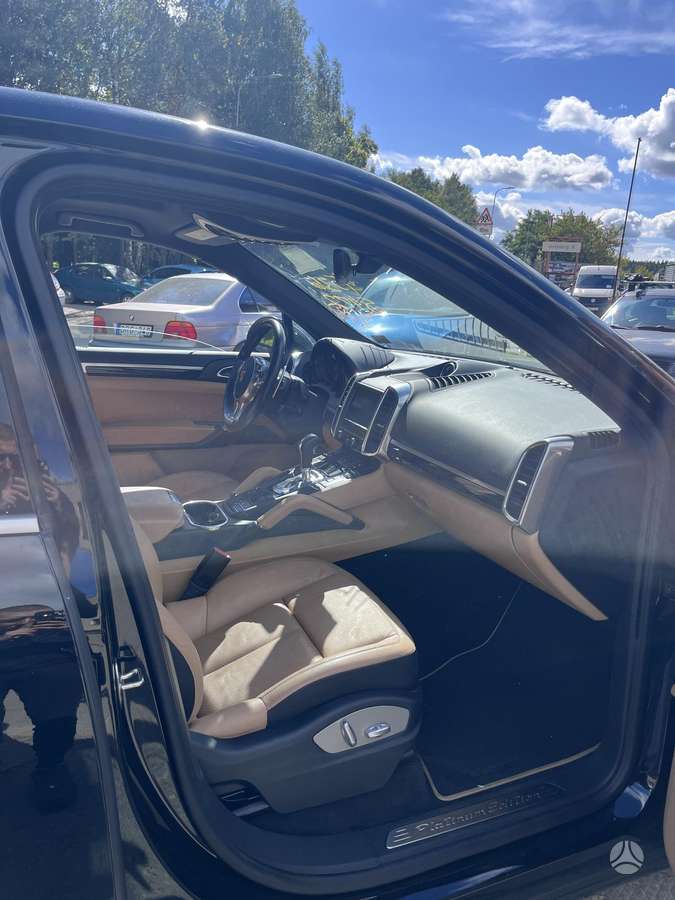 Porsche Cayenne - 9