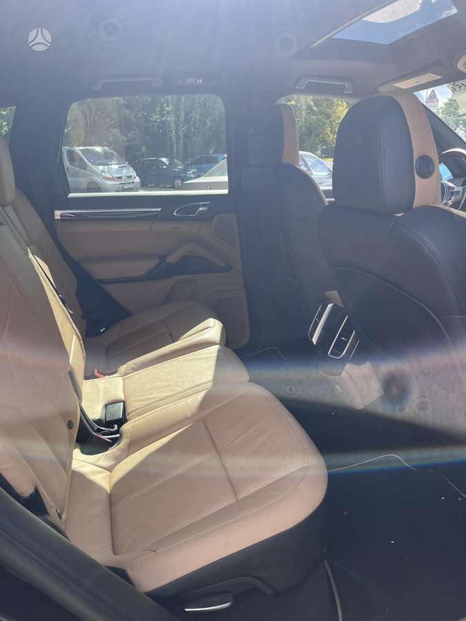 Porsche Cayenne - 10