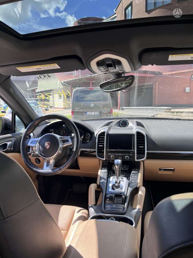 Porsche Cayenne - 11