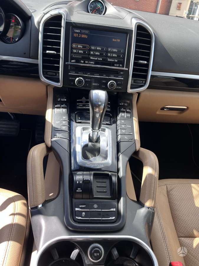 Porsche Cayenne - 12