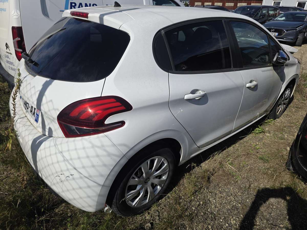 Peugeot 208, 1.2 l., hatchback