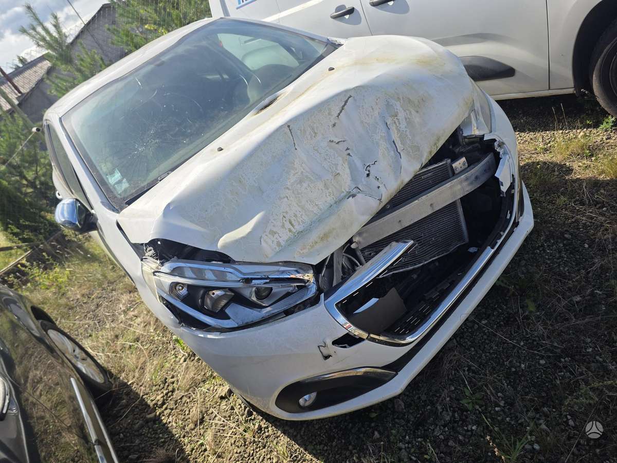 Peugeot 208, 1.2 l., hatchback