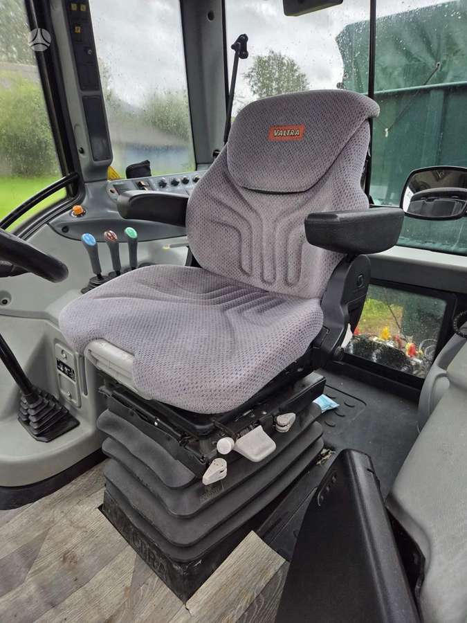 Valtra T131h, tractors