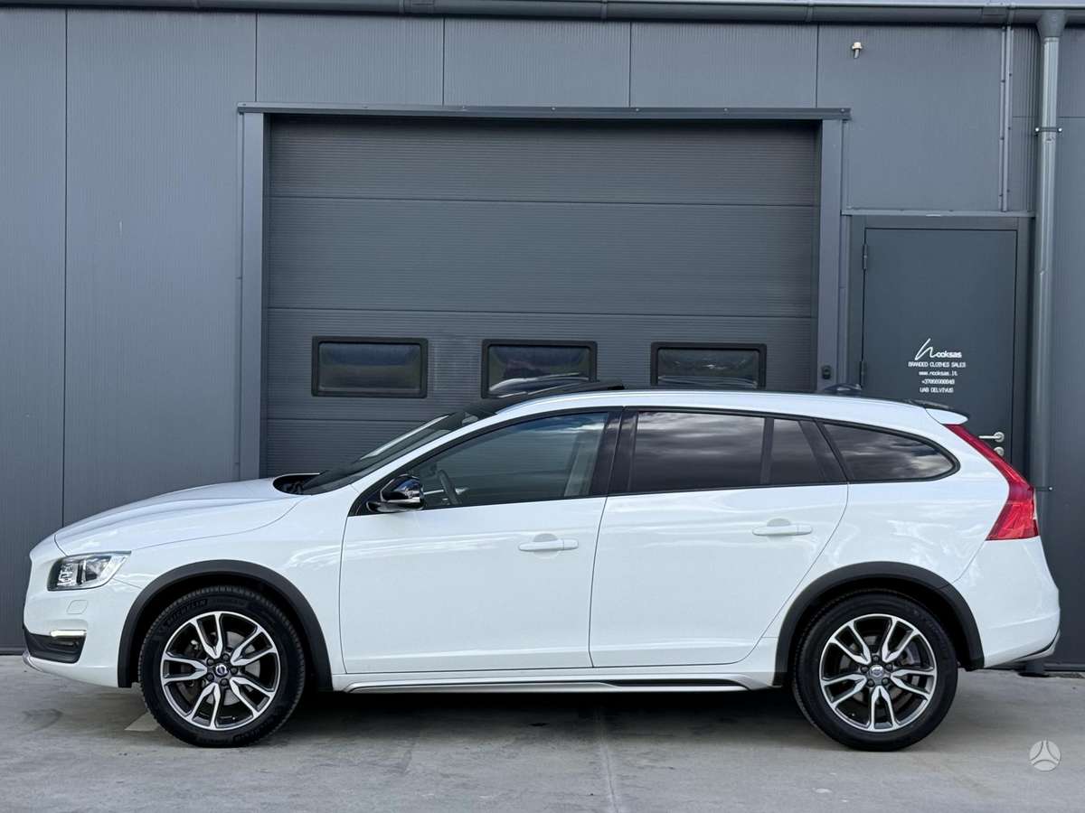 Volvo V60 Cross Country - 11