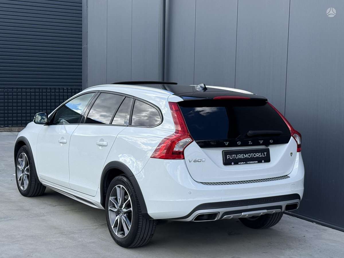 Volvo V60 Cross Country - 10
