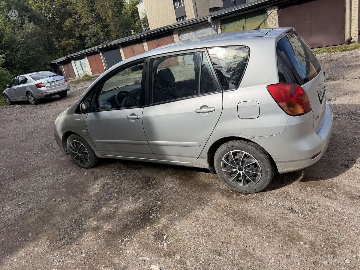 Toyota Corolla Verso - 3