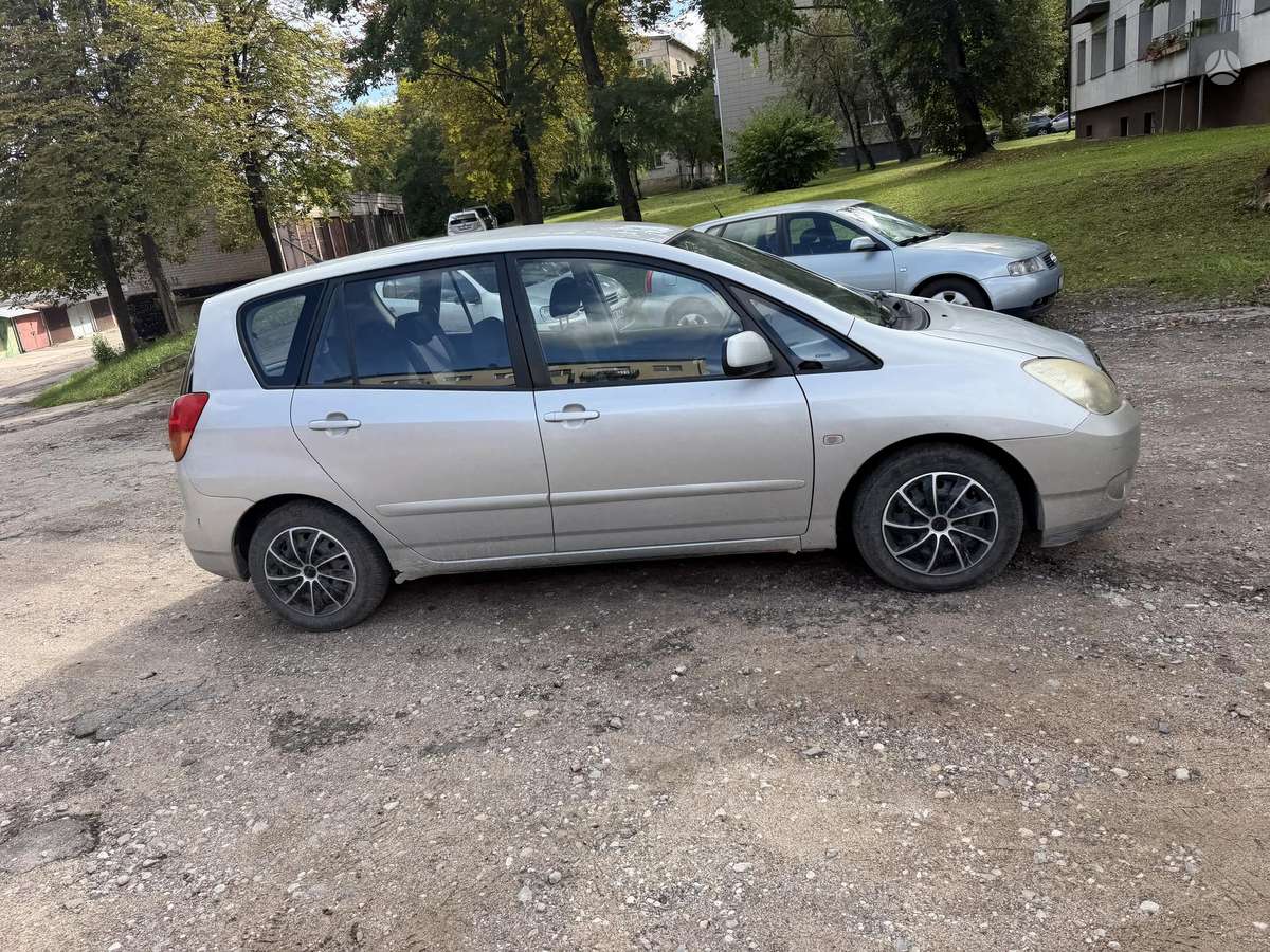 Toyota Corolla Verso - 8