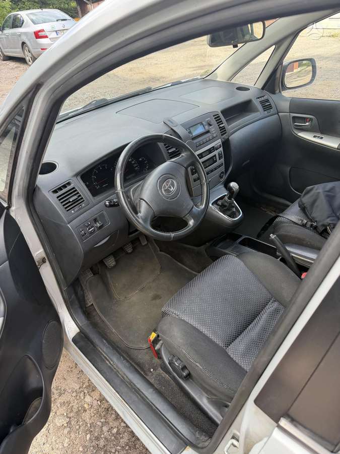 Toyota Corolla Verso - 11