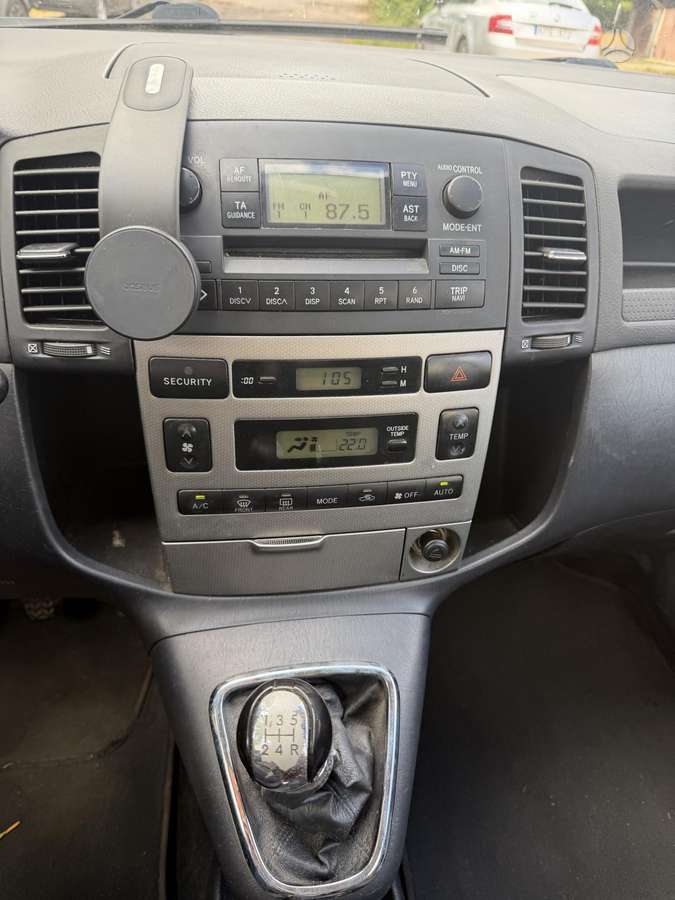 Toyota Corolla Verso - 12