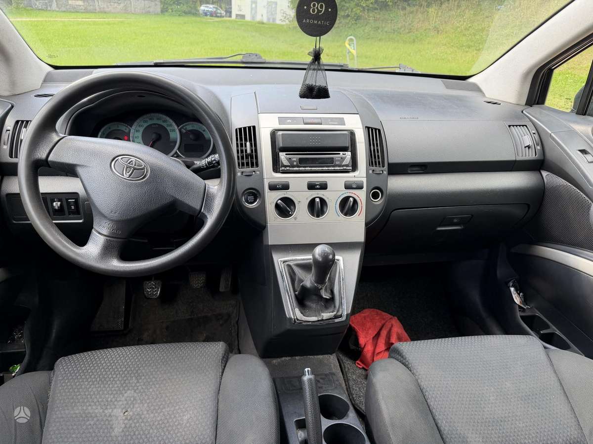 Toyota Corolla Verso - 6