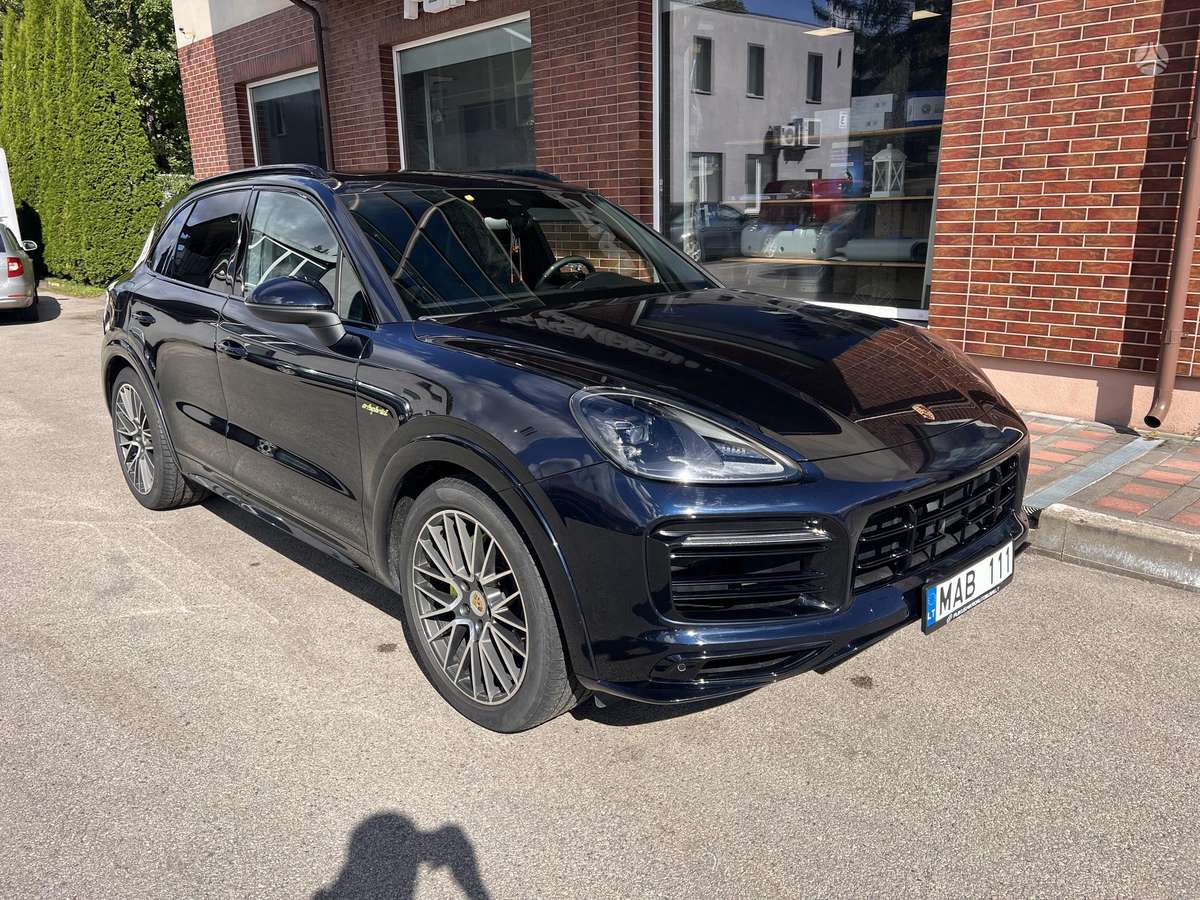 Porsche Cayenne - 1
