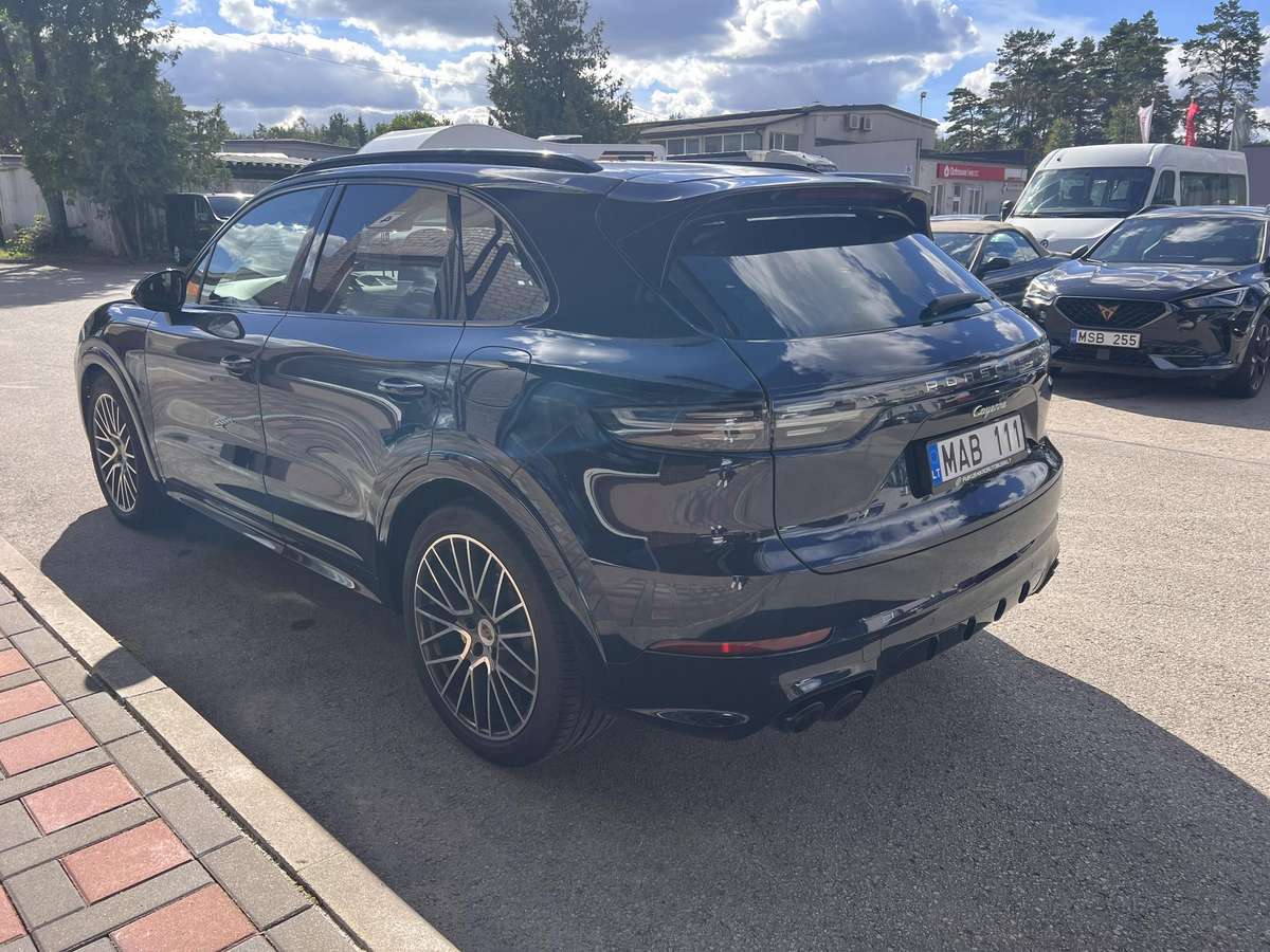 Porsche Cayenne - 9