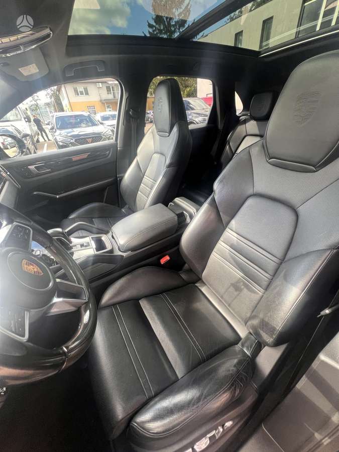 Porsche Cayenne - 12