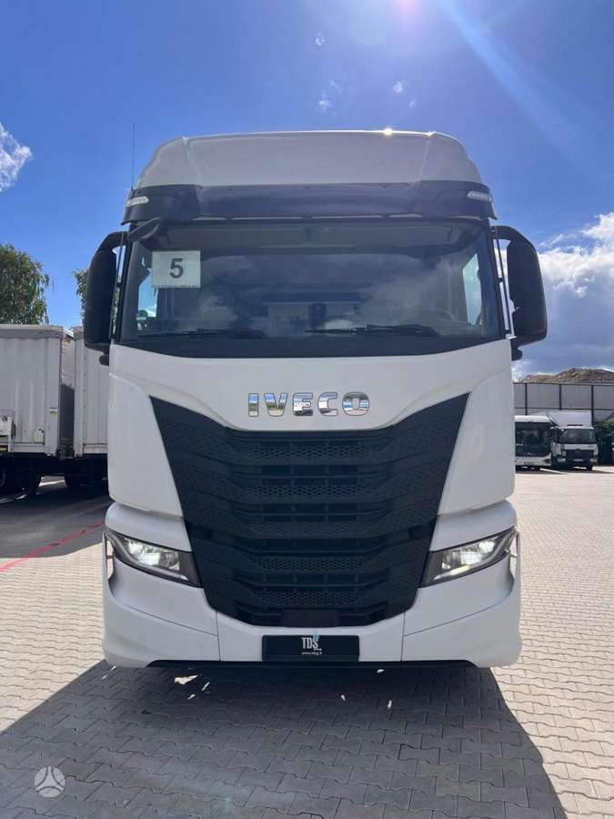 Iveco AS440ST/P, kita