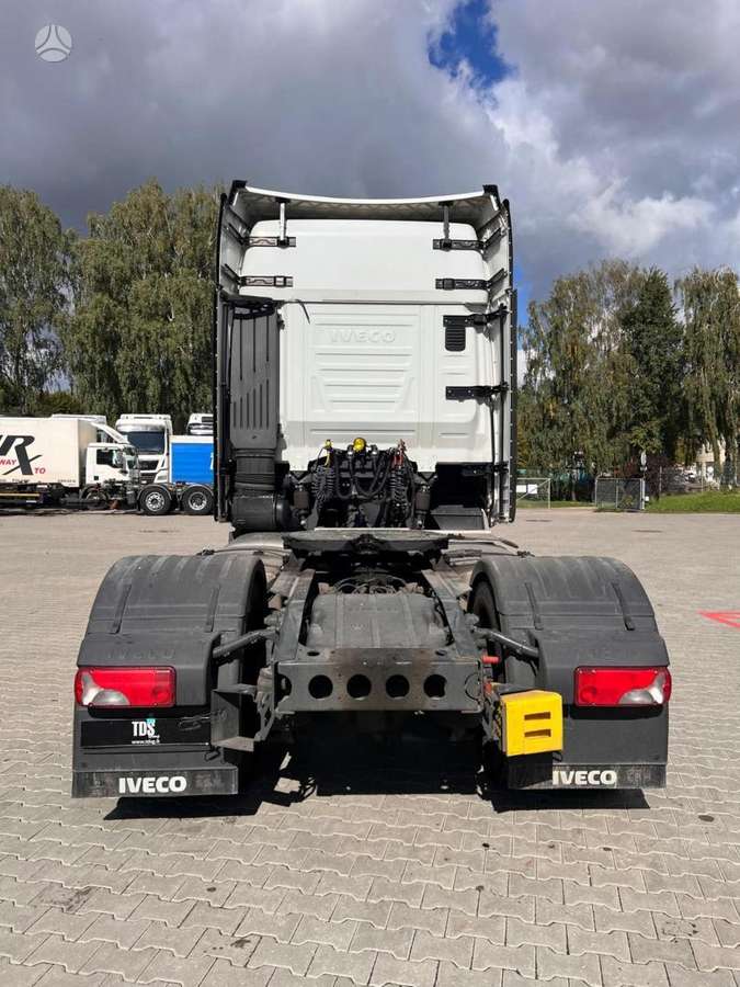 Iveco AS440ST/P, kita