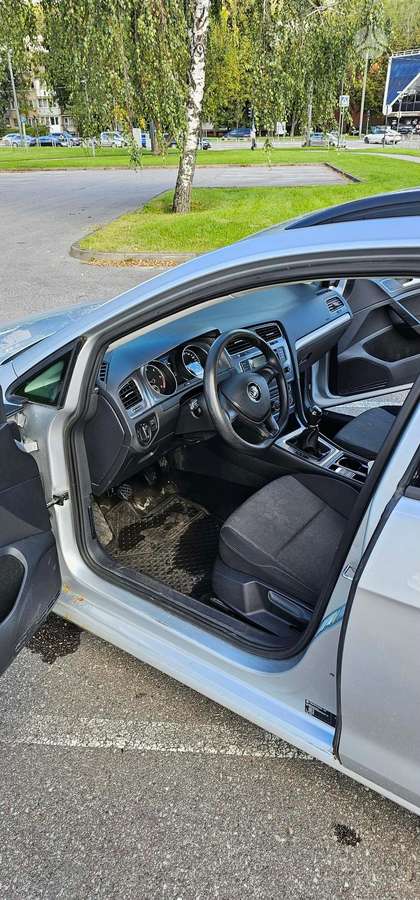 Volkswagen Golf - 2
