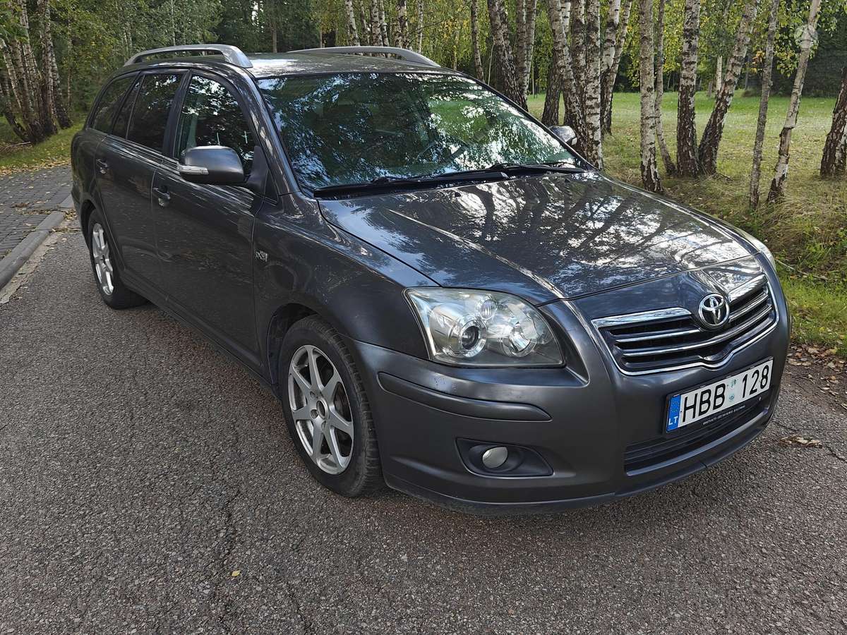Toyota Avensis - 1