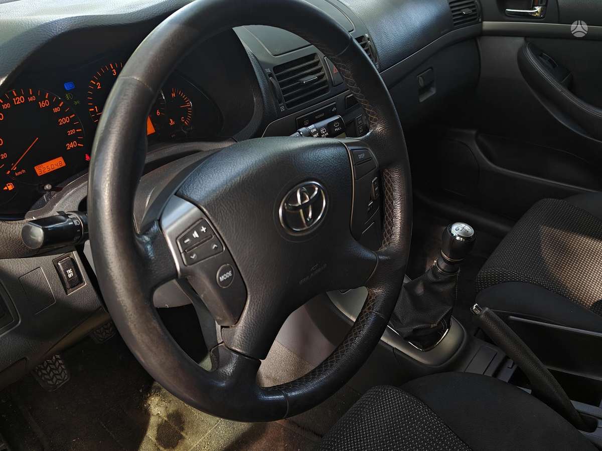 Toyota Avensis - 6