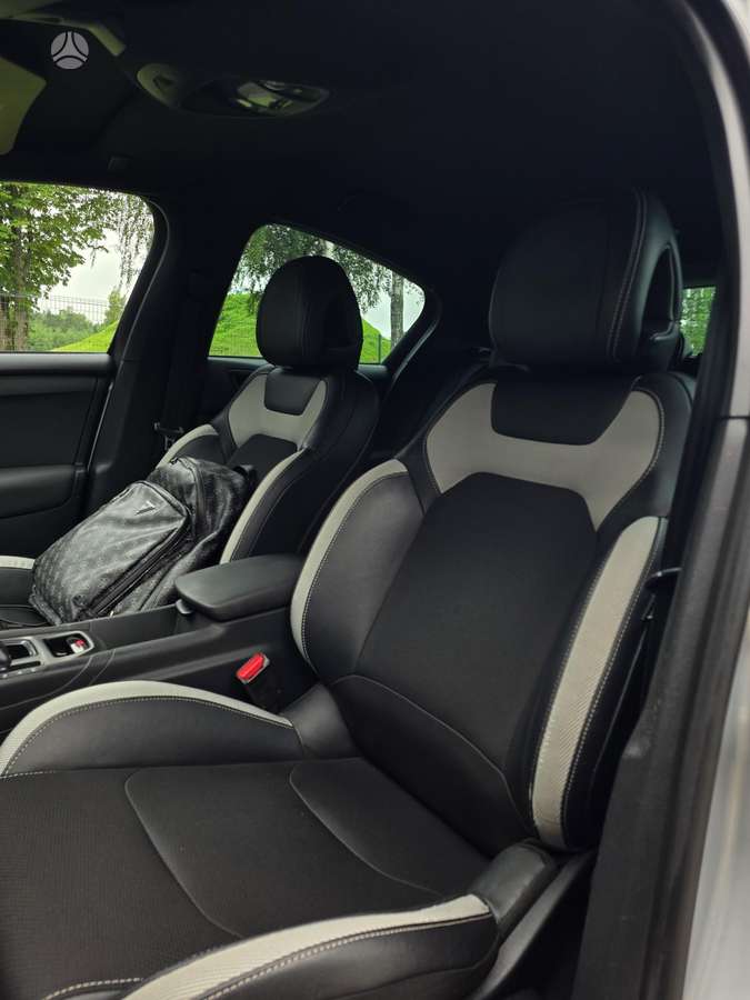 Citroen DS4, 1.6 l., hatchback
